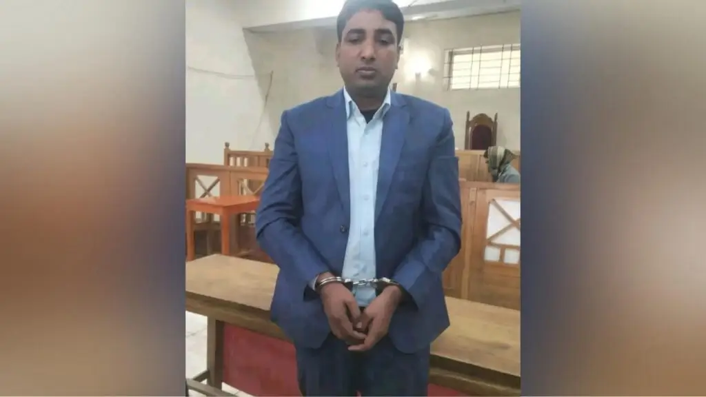 পূর্বে ছাত্রলীগের রাজনীতির সঙ্গে যুক্ত থাকার কারণে প্রধান শিক্ষক গ্রেপ্তার