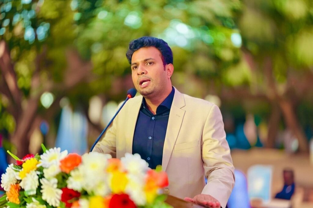 মানুষ এই প্রহসনের নির্বাচনে অংশগ্রহণ করবে না,বাংলাদেশের মানুষ এই নির্বাচন বয়কট করবে। বাংলাদেশ ছাত্রলীগের সভাপতি হুসাইন সাদ্দাম