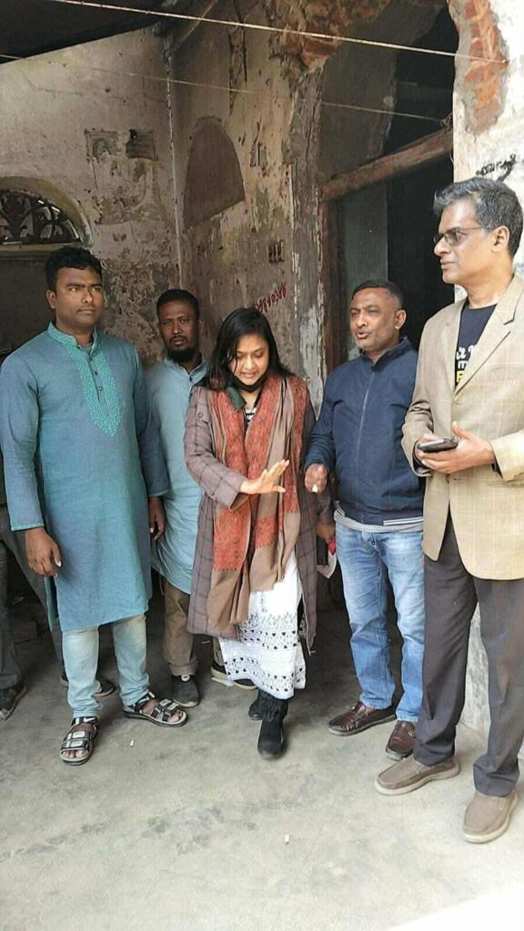 নেতাকর্মীদের দখলে দিনাজপুর জেলা আওয়ামী লীগের কার্যালয়, পরিদর্শনে স্থানীয় নেতাকর্মীরা।