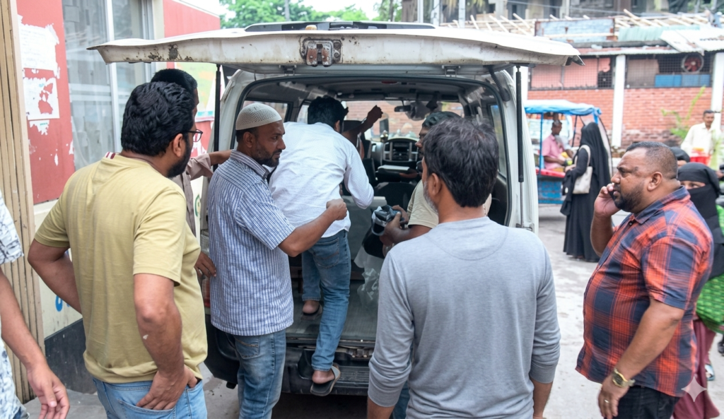 ফতুল্লায় বিএনপির দুই পক্ষের সংঘর্ষ: দুই পথচারী গুলিবিদ্ধ