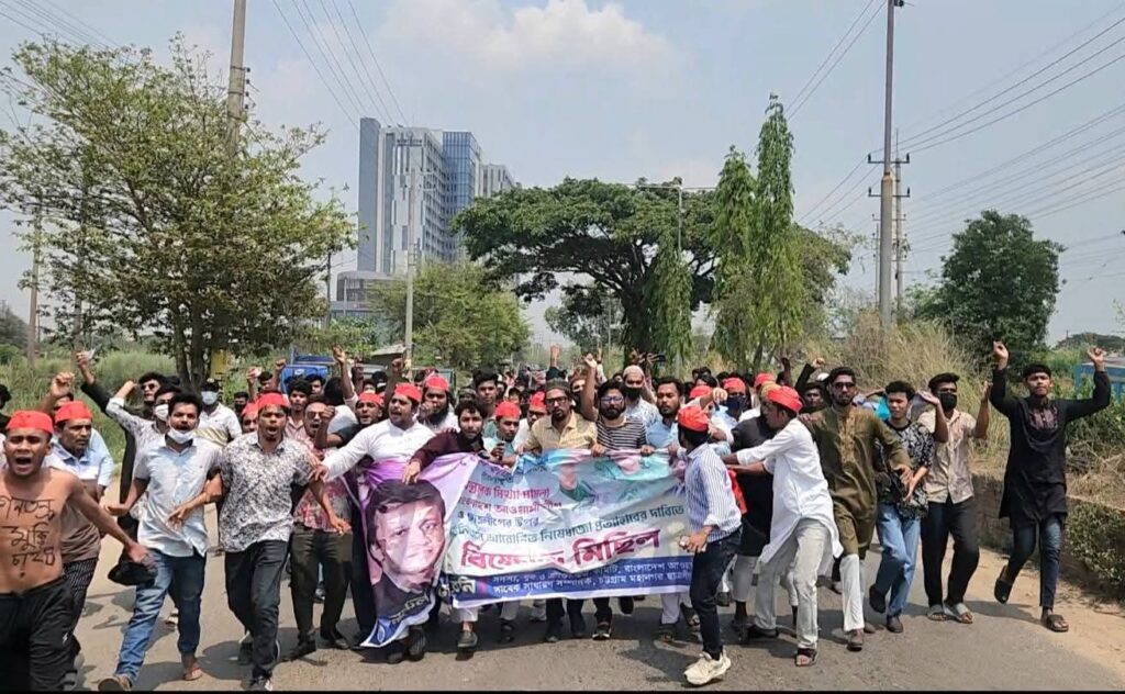 নিষেধাজ্ঞা উপেক্ষা করে রাজপথে সরব আওয়ামী লীগ: ঢাকা-বরিশাল-চট্টগ্রামে ঝটিকা মিছিল