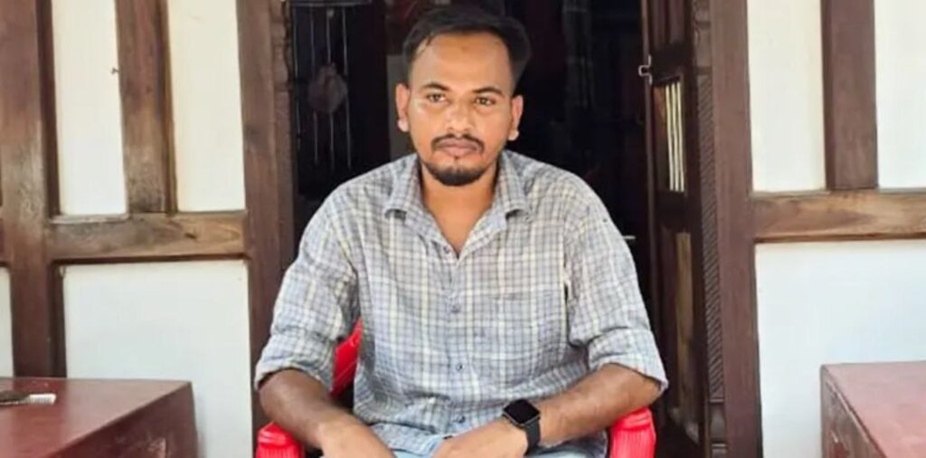 স্বামীর স্বীকৃতির দাবিতে স্ত্রীর বাড়িতে যুবকের অনশন