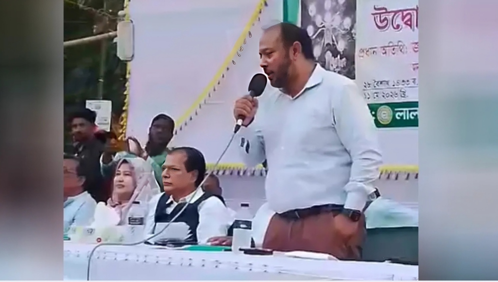 ১ মিনিট ৪৫ সেকেন্ড, ৪৯ বার ‘স্যার’: লালমনিরহাটে ভক্তির নতুন রেকর্ড!