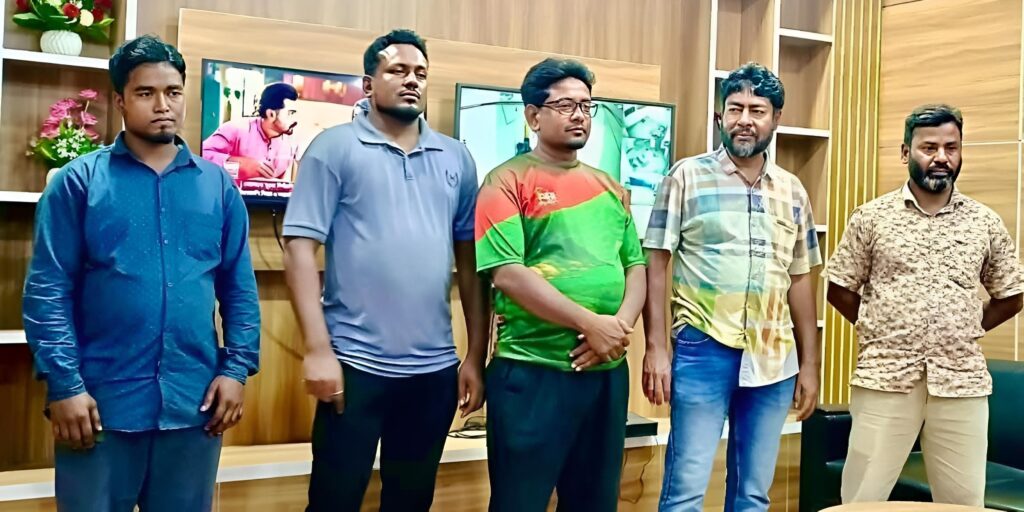 কুষ্টিয়ায় চিহ্নিত মাদক ব্যবসায়ীকে ছাড়িয়ে নেওয়ার চেষ্টা: বিএনপি-জামায়াতের ৫ নেতা আটক