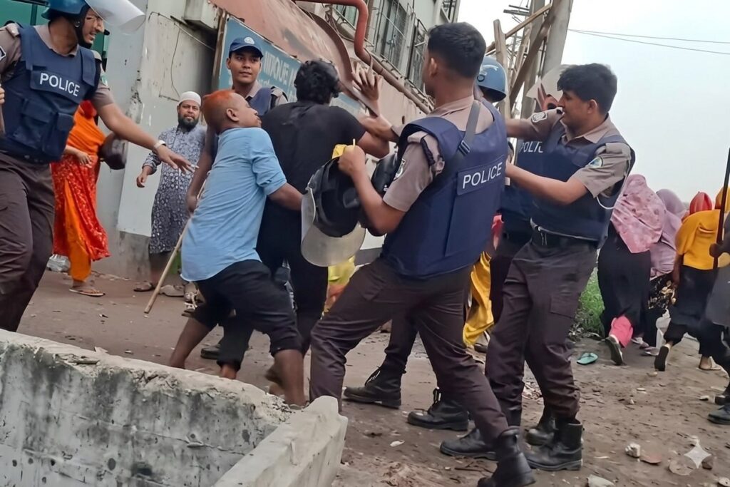 ৩ মাসের বকেয়া বেতনের দাবিতে শ্রমিক বিক্ষোভ: পুলিশের লাঠিচার্জ, টিয়ারশেল ও গ্রেফতারে উত্তপ্ত গাজীপুর