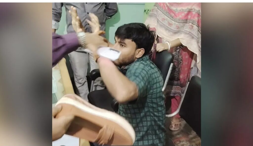বগুড়ায় নারী প্রশিক্ষণার্থীদের উত্ত্যক্ত করায় এনসিপি নেতাকে জুতাপেটা