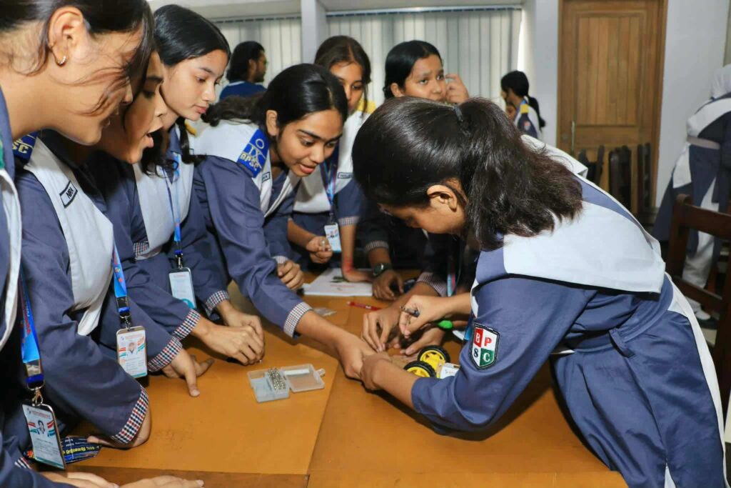 বসুন্ধরা পাবলিক স্কুল অ্যান্ড কলেজে ‘লার্ন অ্যান্ড গ্রো’-এর রোবটিক্স কর্মশালা অনুষ্ঠিত