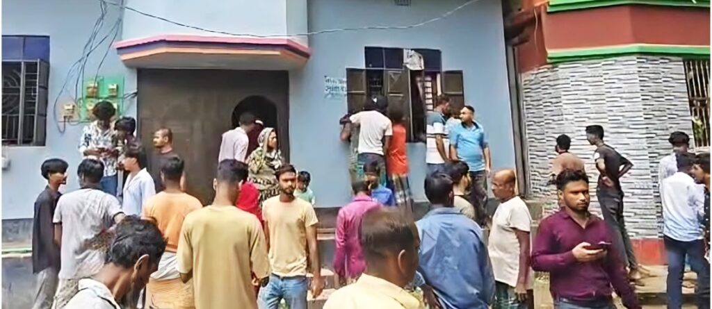 লক্ষ্মীপুরে শিশুসহ ৩ জনকে কুপিয়ে ও পিটিয়ে হত্যা
