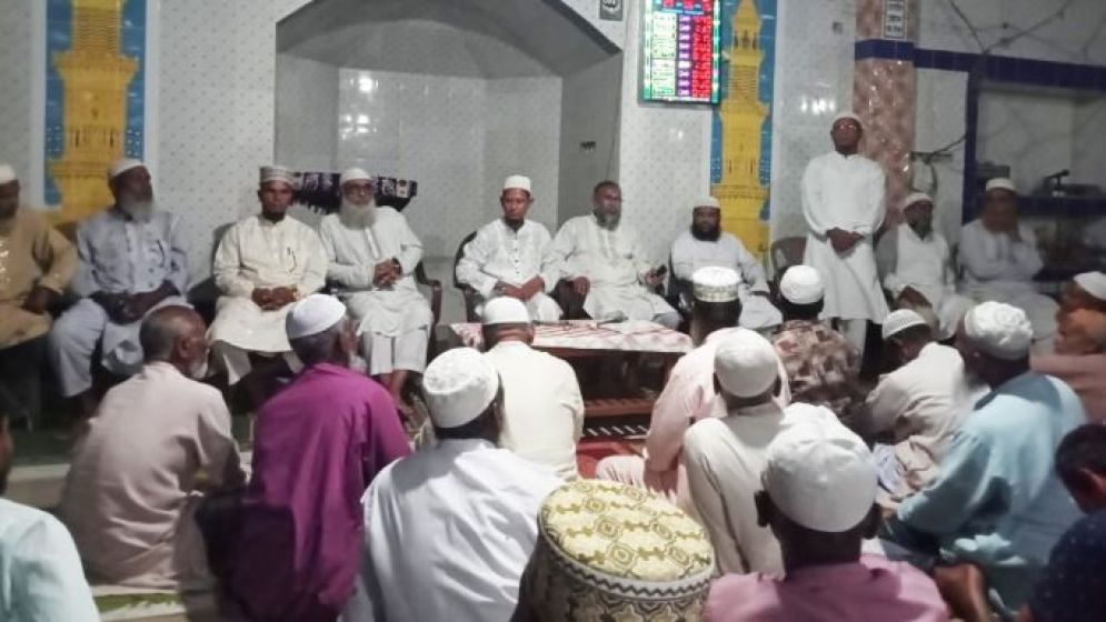 মসজিদে চেয়ার-টেবিল বসিয়ে জামায়াতের দলীয় সভা