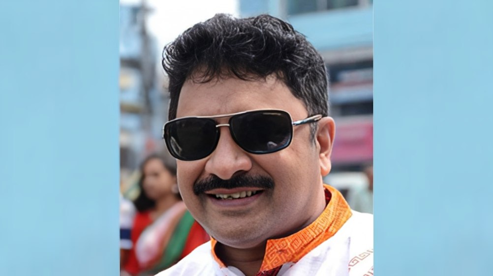 গরিবদের ফ্রি চিকিৎসা দেওয়া মানবিক ডাক্তারকে ‘আওয়ামী লীগ’ করার কারনে মব করে পুলিশে দিলেন যুবদল নেতা