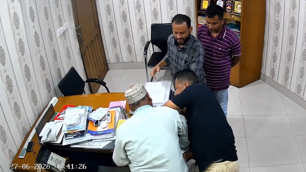 বরিশালে যুবদল নেতার বিরুদ্ধে ভয়ংকর চাঁদাবাজির অভিযোগ: অ/ন্ড/কোষ চেপে ধরে চেক-স্ট্যাম্পে সই নেওয়ার ভিডিও ভাইরাল