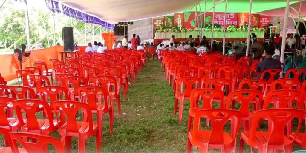 আবু সাঈদ চত্বরের অনুষ্ঠানে লোকশূন্যতা : খালি ছিল ৪ ভাগের ৩ ভাগ চেয়ার