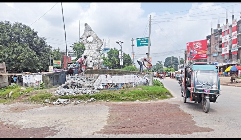 ঝিনাইদহে বীরশ্রেষ্ঠ হামিদুর রহমানের ভাস্কর্য অপসারণ: জানেন না সংশ্লিষ্টরা