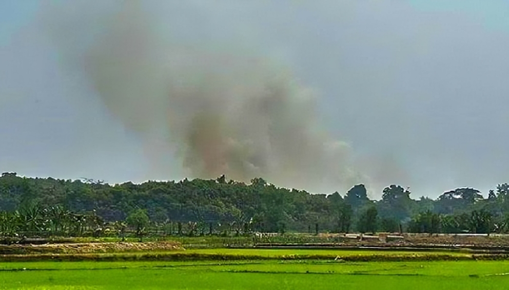 রাখাইনে জান্তা-আরাকান আর্মির রক্তক্ষয়ী সংঘাত: বিকট বিস্ফোরণে কাঁপছে টেকনাফ সীমান্ত, জনমনে চরম আতঙ্ক