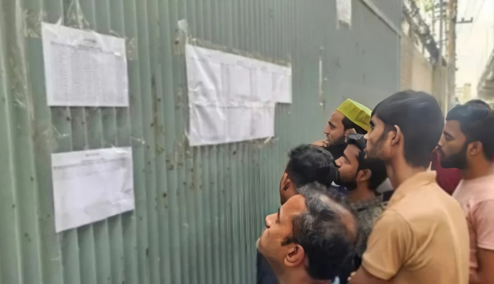 ছুটির ফাঁদে ৫৬৫ পোশাক শ্রমিক: আশুলিয়ার কারখানায় আকস্মিক গণছাঁটাই