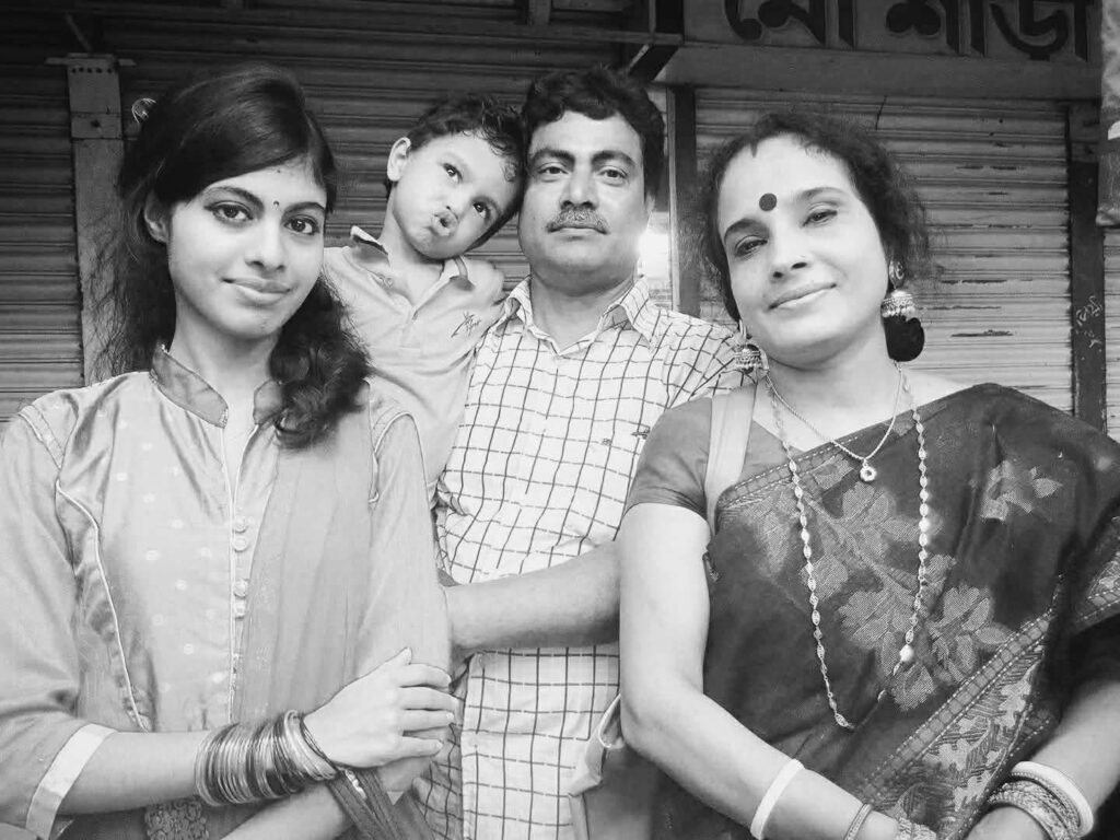 রংপুরের আলোচিত ৪ হত্যা ঘটনায় চাঞ্চল্যকর তথ্য দিলো ডোম। মা-মেয়ে দুইজনের শরীরেই পাওয়া গেছে ধর্ষণের আলামত।