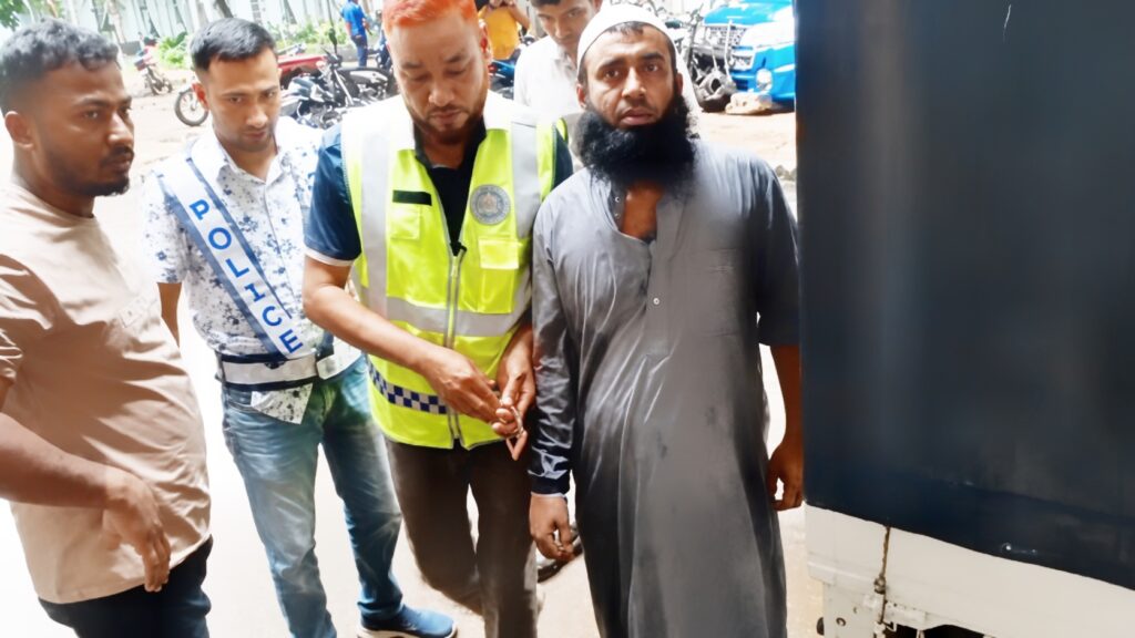 ছাত্রীকে ধর্ষণের অভিযোগে মহিলা মাদ্রাসার ‘বড় হুজুর’ আটক