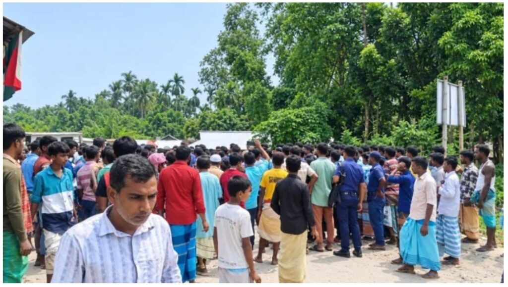সারের দাবিতে বিক্ষোভ: এখন গ্রেফতার আতঙ্কে বাড়িছাড়া কৃষকেরা