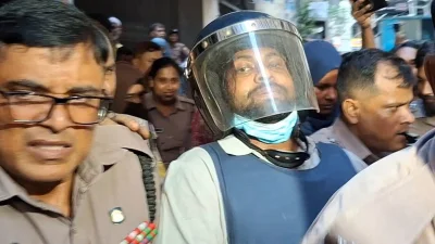 এজলাসে আইনজীবীদের মারামারি, কাঠগড়ায় দাঁড়িয়ে আয়াস চাইলেন ক্ষমা