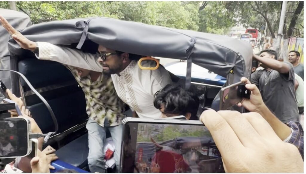 রবীন্দ্রনাথের গ্রাফিতিতে কালি; আটক ৪ জনই রাষ্ট্রদ্রোহ মামলায় গ্রেফতার